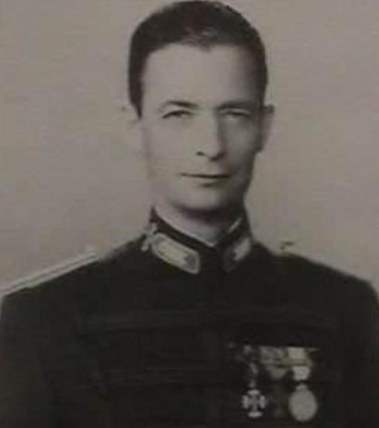 1966年，葡萄牙军队开枪欺压澳门百姓，解放军炮艇驶入澳门威慑。
解放军永远是人