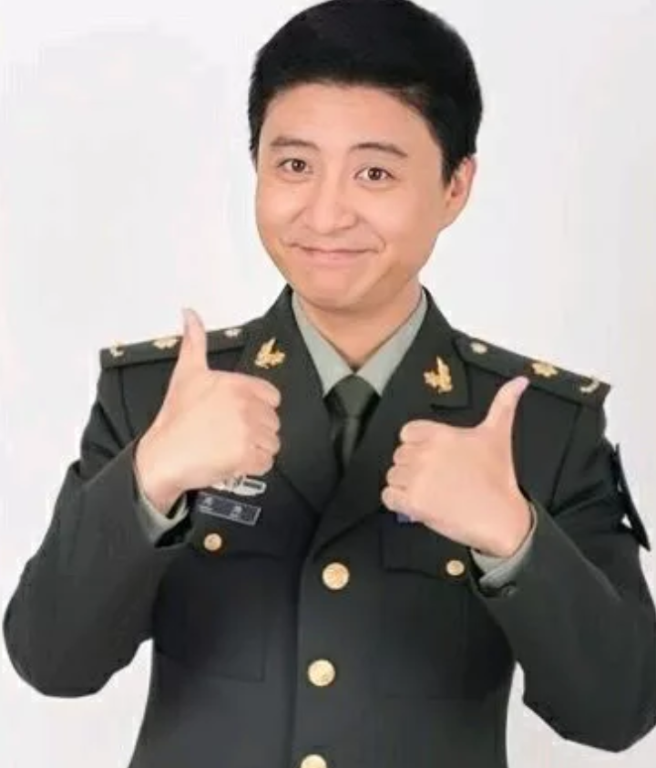 这个叫周炜的人天生一副叫人抵触的脸，虽然五官端正，但不知为何，昨看昨别扭！这人似