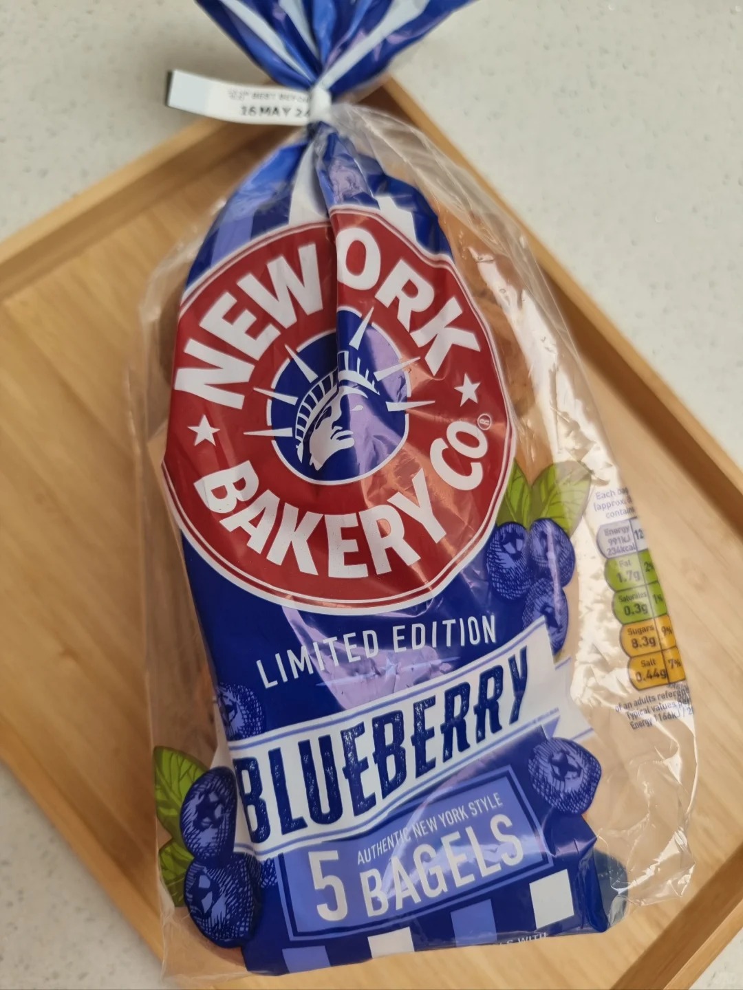 🇬🇧🥯新品#蓝莓🥯#
还限量版
对于面包脑袋
我勒个去～～