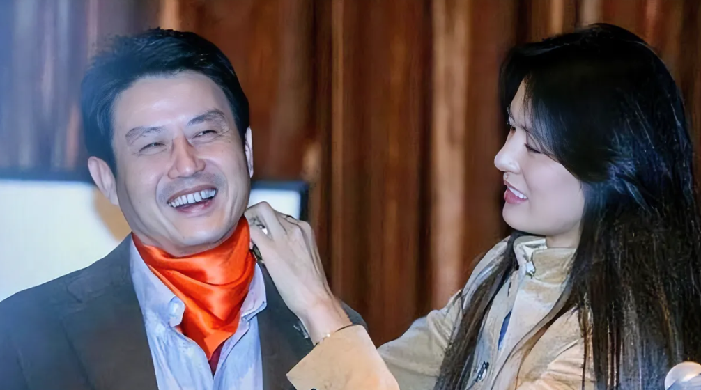 1992年，陈忠和的妻子王莉莉在出差时，被疾驰而来的火车勾住了背包，她被卷入车轮