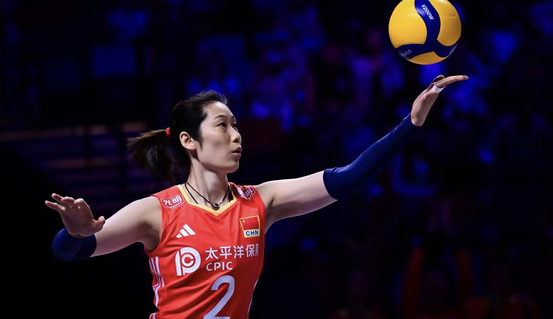 世界女排联赛激战澳门，中国女排3比1战胜荷兰女排，阔别中国女排1035天的朱婷在
