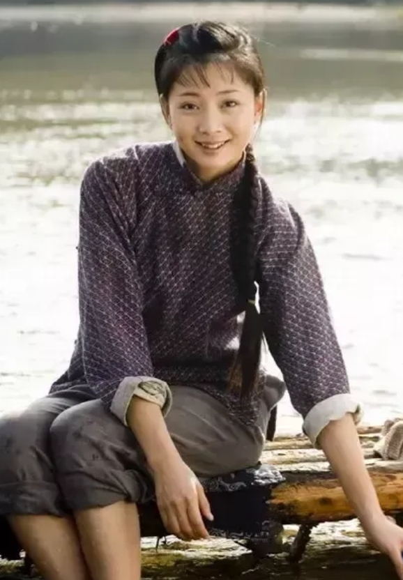 万没想到！著名演员殷桃竟然有着20年的军龄！不得不说，她的花期真的好长啊！

她