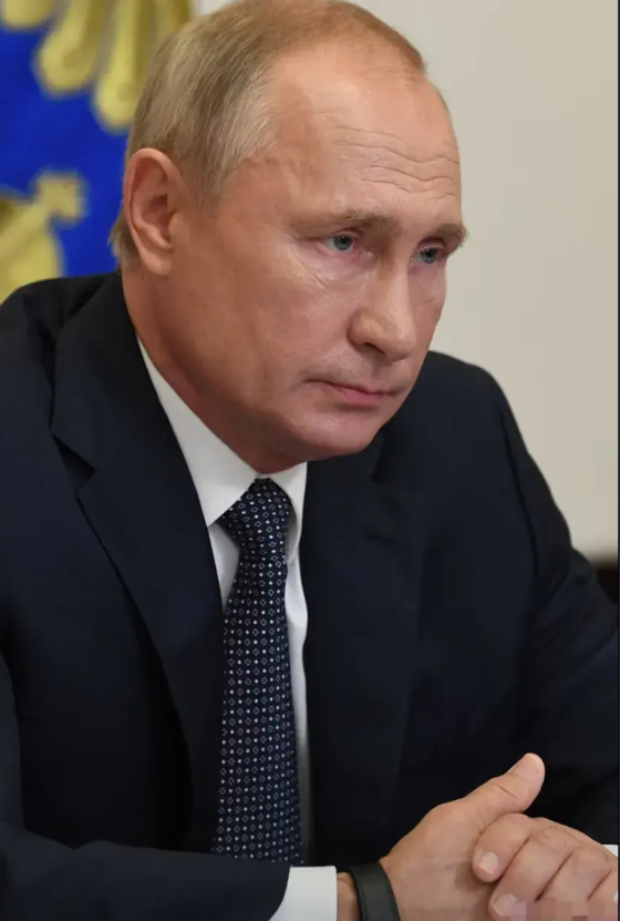 俄罗斯总统俄总统又出大招了，这次直接把西方国家打脸得不要不要的。
俄总统这几天忙