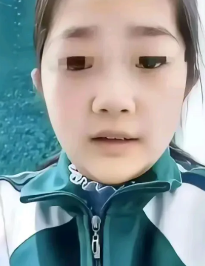 甘肃，一 10 岁小女孩因打车没钱，司机让她拍下了收款码，等回家后让妈妈给。可回