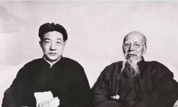 1954年，92岁的齐白石突然去了徐悲鸿处。一进门，他就要下跪，吓得徐家人赶紧去