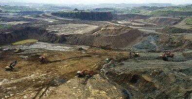 矿坑泥塘塌陷引发泥石流