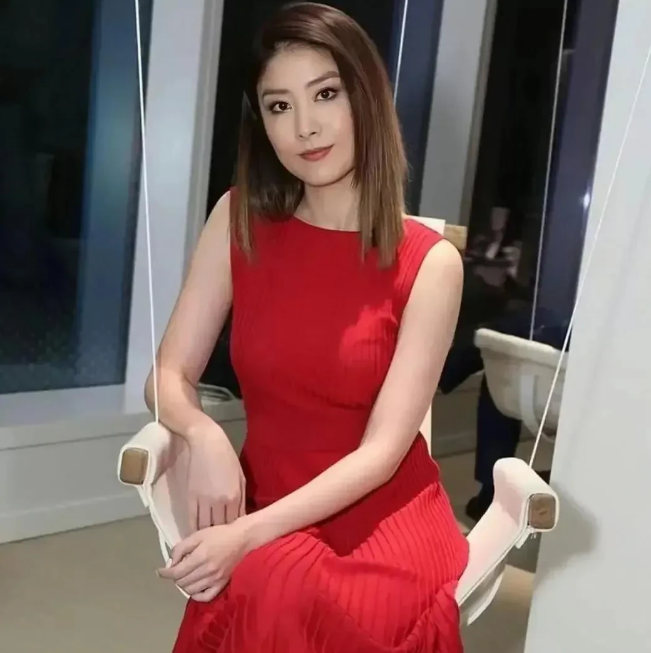 主持人问陈惠琳:“你的外貌看起来比你的真实年龄要年轻许多，你是不是有什么保养秘诀