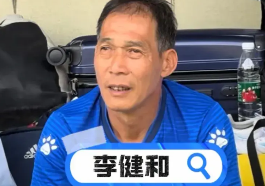 香港足球的三位传奇！
李健和，三次香港足球先生，当年可是长发飘飘。巴贝利，我第一