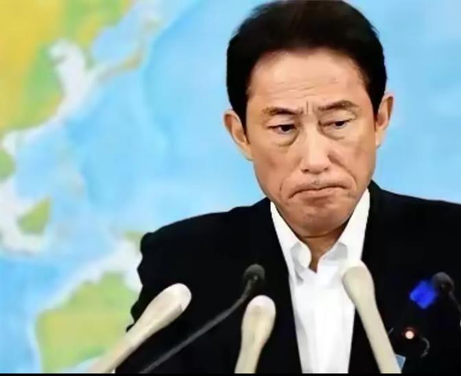 万万没想到，日本突然炸了锅！大米成了香饽饽，民众抢购起来跟不要钱似的，超市货架转