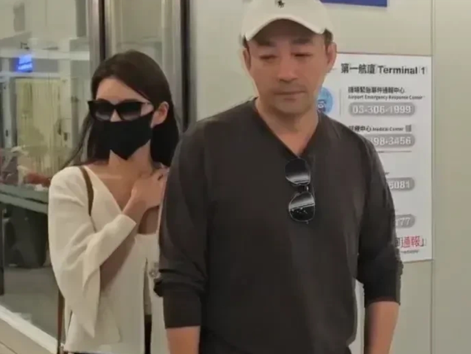 汪小菲在得知大s这事之后，立刻从泰国走回台湾，作为现任妻子马筱梅陪伴。汪人很善良