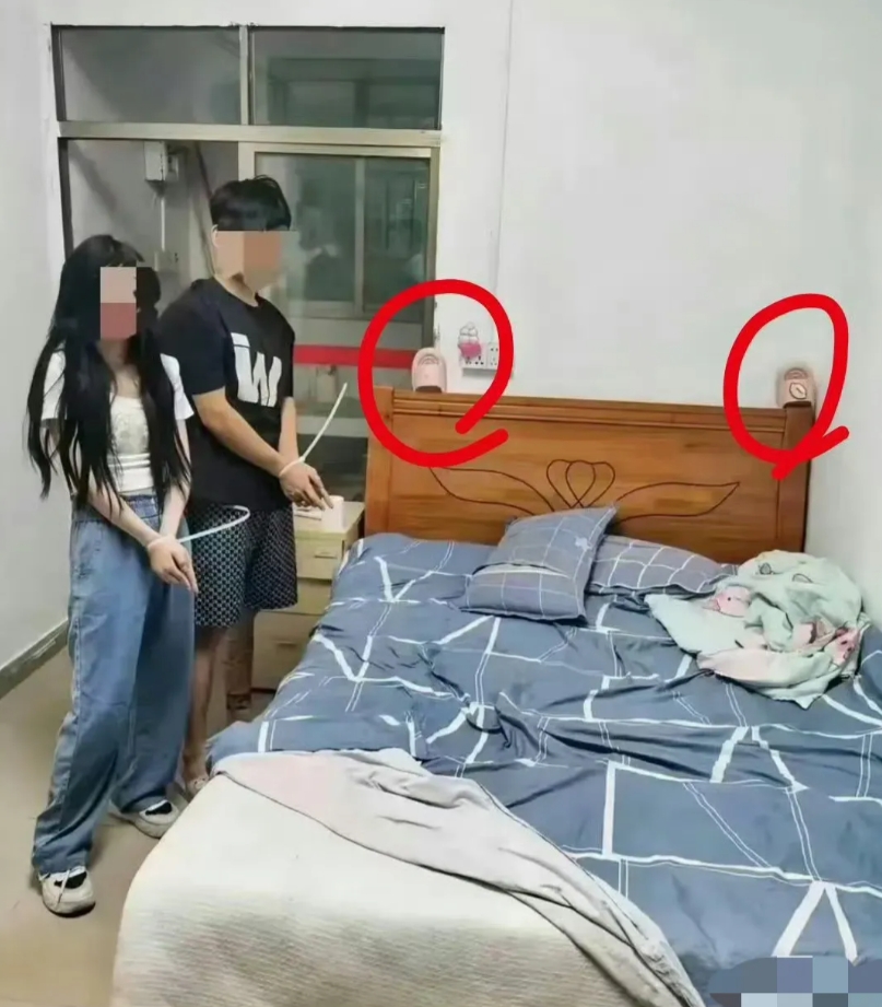 抓嫖现场，为啥床头放拖鞋，辟邪吗？