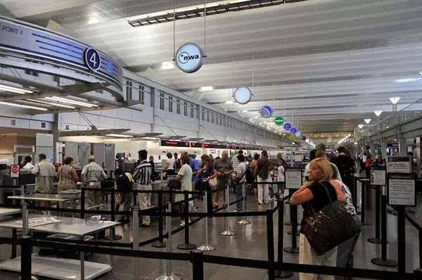 美 15 天 6 起飞机事故致 85 人亡，民航安全与空管危机凸显
