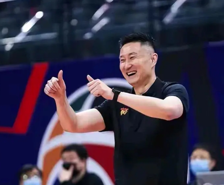 CBA死磕主力的四支球队
1、广东男篮
胡明轩受伤后，徐杰、莫兰德、吉伦沃特场均