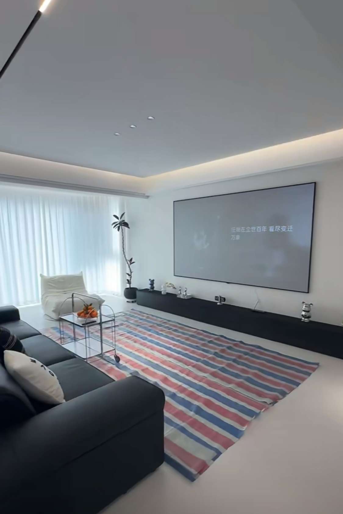 地毯的颜色怪怪的