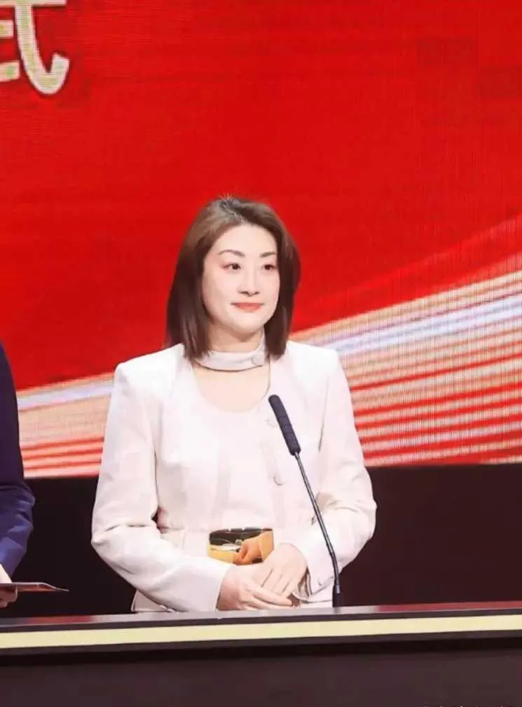 昨天求证了一个老同学，她毕业后一直在娃哈哈做销售，他说他现在已从销售岗位转到后勤
