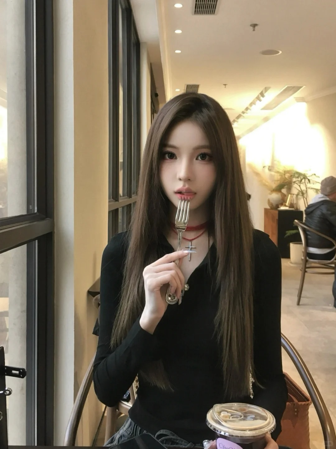 喜欢这个红十字架项链