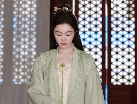 《庆余年 2》首播破纪录，女性角色引关注。原班人马中，李沁饰演的林婉儿更加精致，