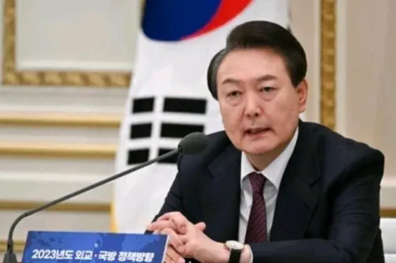 韩总统尹锡悦发动政变自救，为什么军队却不支持？原因其实很简单：

1.在韩国这样