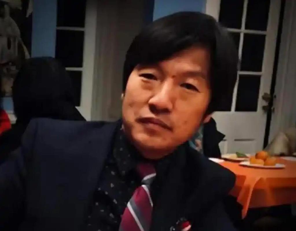 东北一高校教授卖掉北京房产，携领全家赴美定居，走前怒放“豪言”：中国文化低级，要