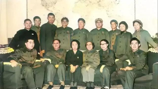 1971年，林立果坠机身亡，留下一貌美如花未婚妻，最后结局如何？