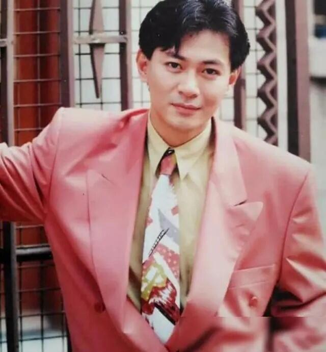 发现一张江华年轻时的照片