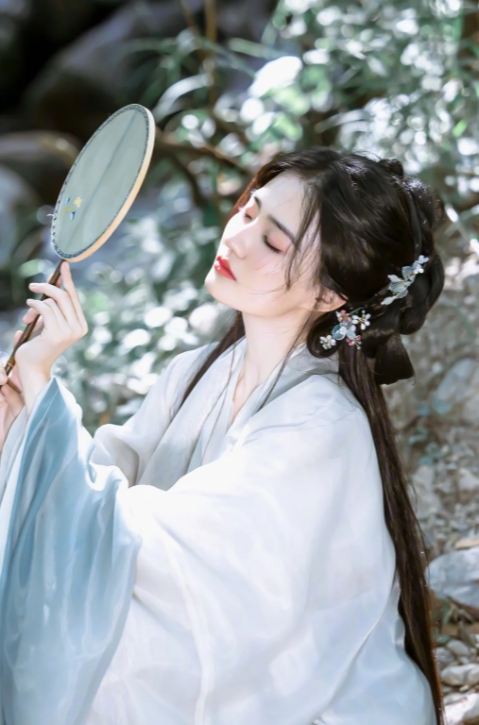 徐璐——身姿婉约动人
