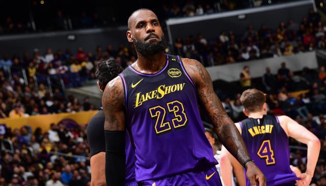 就在今天！40岁詹姆斯再创神迹，刷新NBA78年历史纪录，前无古人