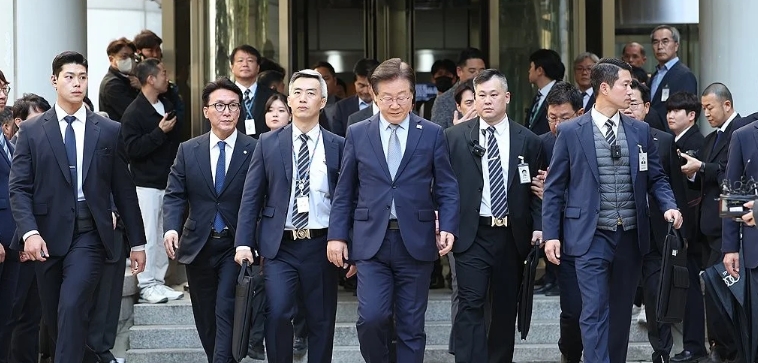 韩国政治舞台上，李在明以其鲜明的政策主张和直言不讳的言论风格而备受瞩目。出身贫寒