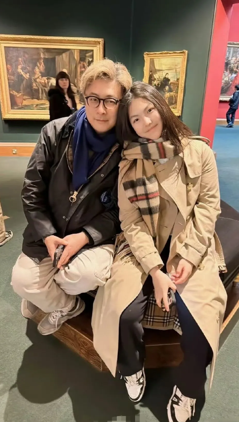 血浓于水，父爱如山。虽然王岳伦和李湘离婚了，王诗龄的抚养权在李湘。但现在的王岳伦