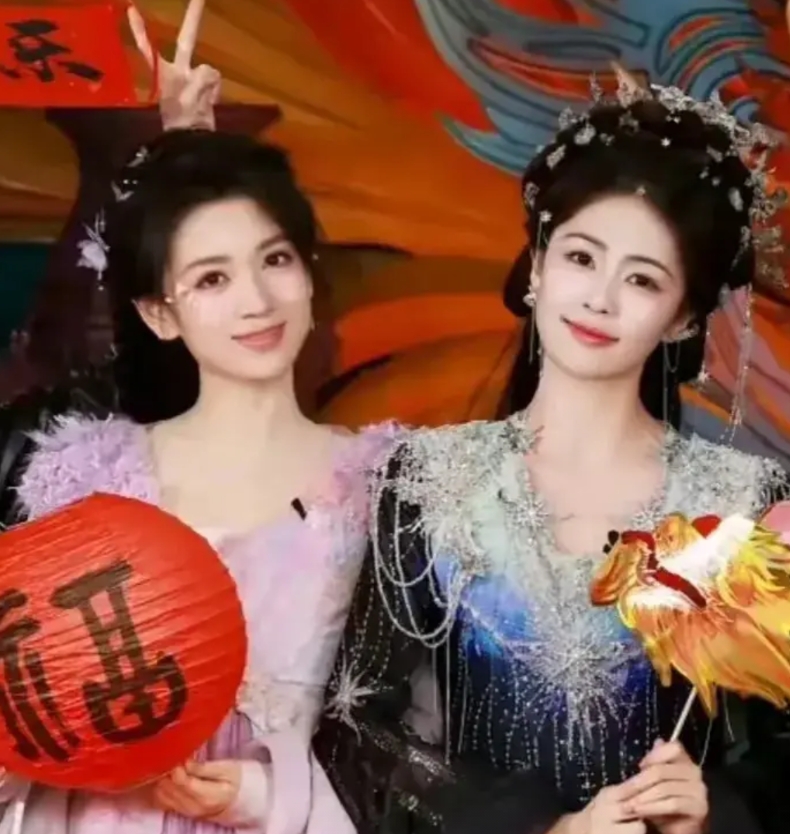 白鹿是个很神奇的存在！
在《长月烬明》里，出圈的是女二陈都灵，陈都灵那个“杀”的