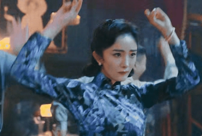 导演选杨幂出演《哈尔滨一九四四》，还是挺有眼光！
高清镜头下，一个40多岁的女演