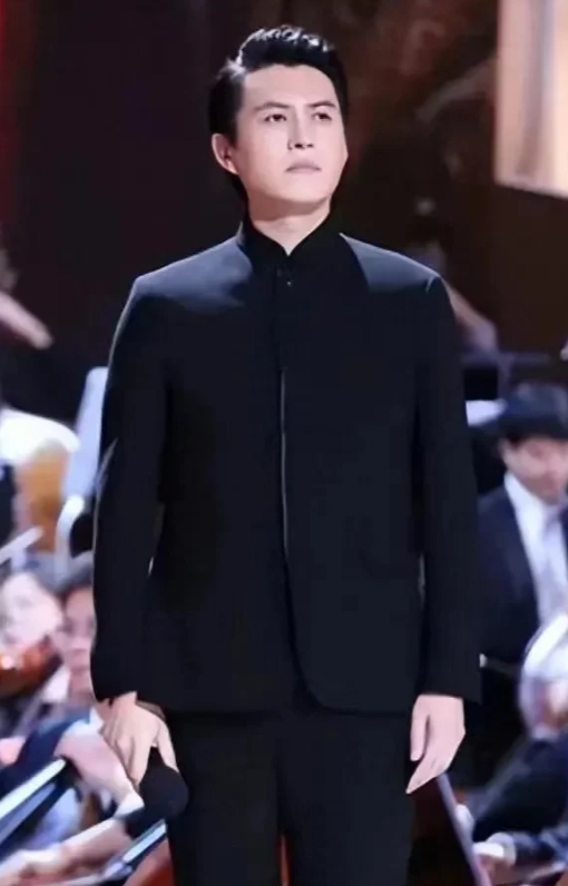 靳东忙里偷闲居家带孩子