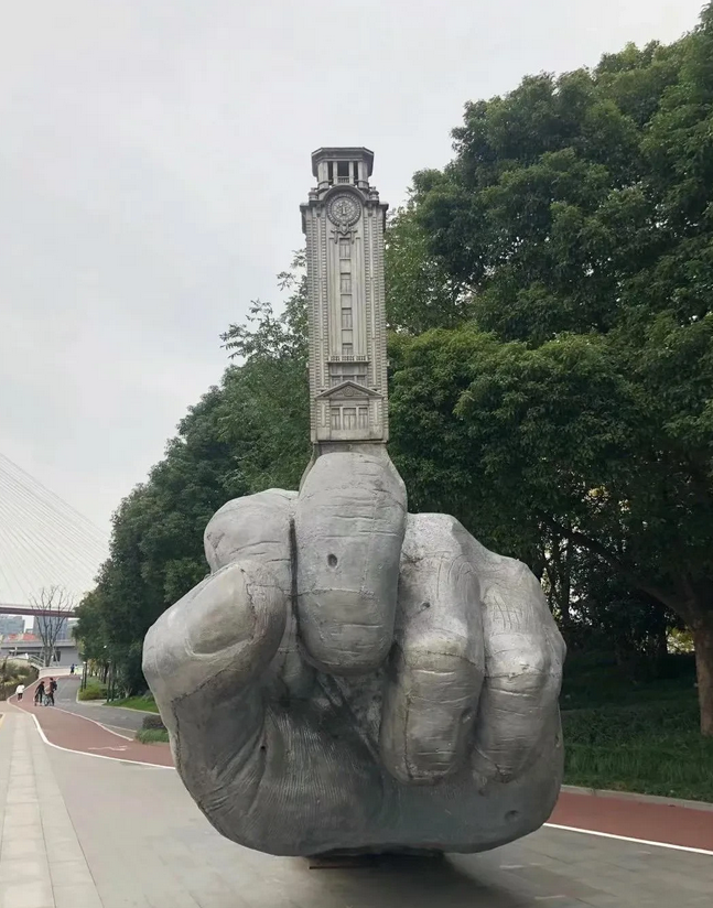 这是哪位大师设计的雕塑，恕我无才，哪位朋友帮我解释一下，这有什么寓意吗？
