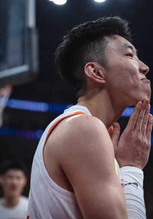 艰难地小胜关岛，我们唯一的收获是廖三宁复苏。

廖三宁上场打日本之前，已经因为伤