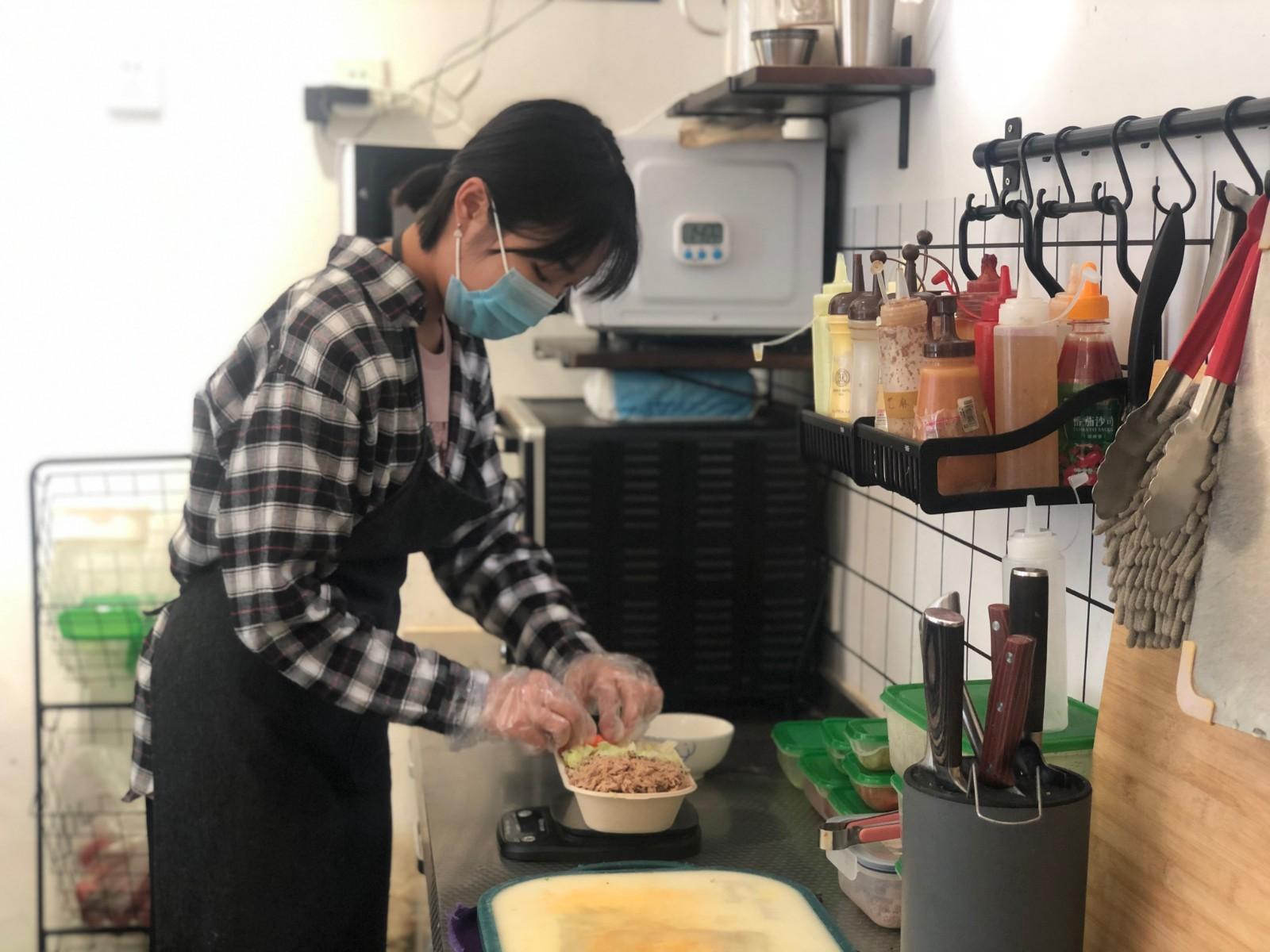 家说，系统推荐减配两元，满减40减四，你的阶梯减配不行，满减39减三也不行，我说