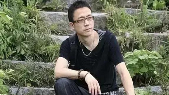 写歌30年穷的吃不起饭，前妻选择离婚，谁料51岁靠一首歌一夜成名