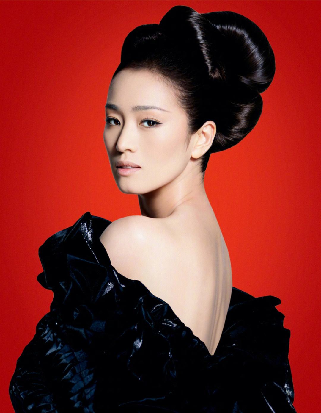 辽宁十大女明星：
第1名、巩俐：辽宁沈阳人
第2名、那英：辽宁沈阳人
第3名、秦