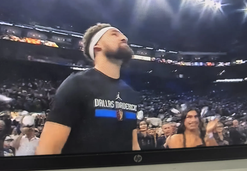 英雄归来仍是英雄！
独行侠客场挑战金州勇士，同时也是克莱离开后首次回归勇士主场比