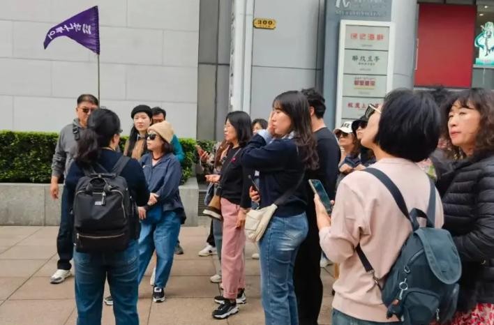韩国人咋那么吵闹 大声说话真烦

                       
