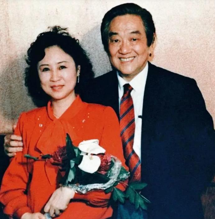 从琼瑶26岁与平相识到41岁结婚到平去世至少四、五十年，怎么前妻和子女们现在才来