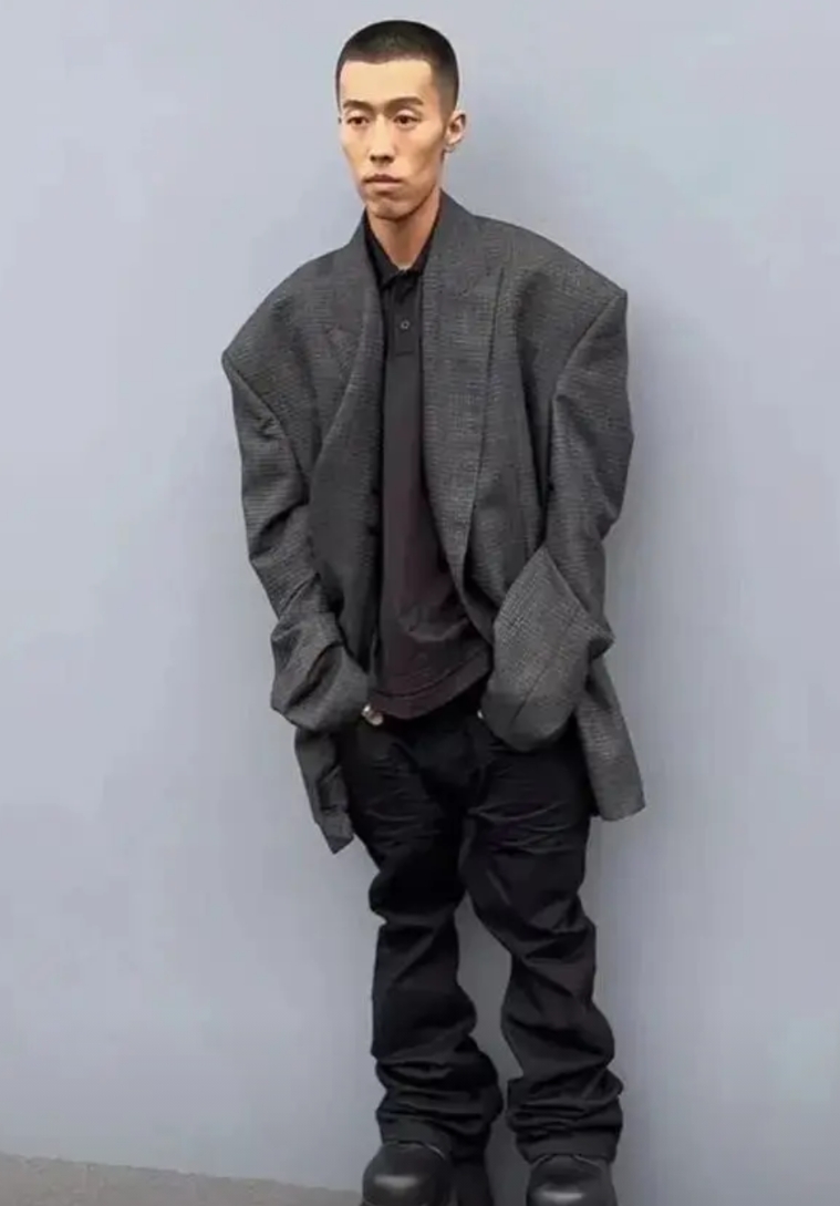 倪妮，这回真是放开了！从大叔型帅哥冯绍峰，到全能艺人井柏然，再到其貌不扬的周游，