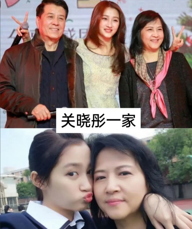 明星跟自己家人的合照，肖战的眼睛像爸爸，关晓彤跟妈妈简直就是一个模子刻出来的，白