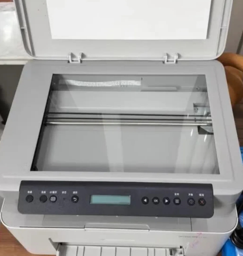 一上班就整的冒火
几个打印机都出了问题
打印出来模糊不清
换了晒鼓也不行
折腾了