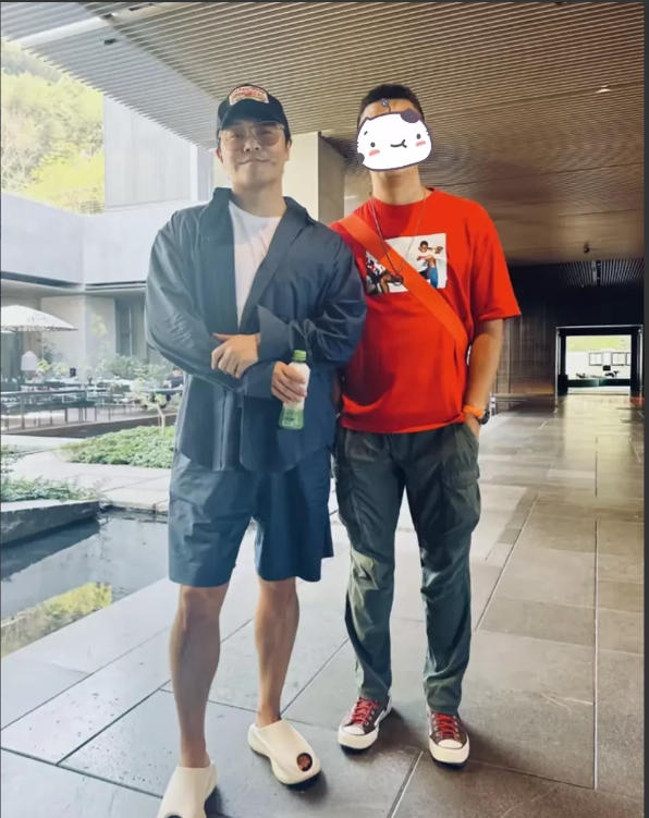 陈思诚佟亚丽，冲上热搜！

2月3日，陈思诚、佟丽娅冲上热搜，这一次，不是合体宣