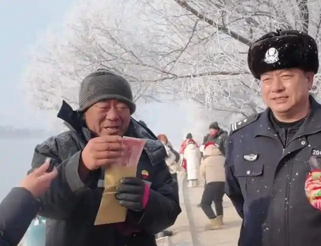 吉林大爷好心扶人反被讹

                           
