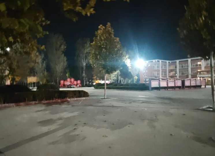 整天喊着给师生减负，倒越减越重
减负喊得震天响，但事实上师生压力越来越大。学生也