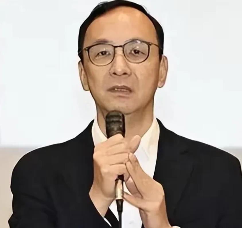 国民党主席朱立伦今天在国民党中常会上表示，身兼民进党主席的赖清德就是想和国民党以