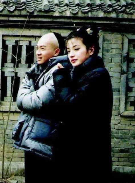 当年，赵薇与苏有朋凭借《还珠格格》中“小燕子”与“五阿哥”一角，让全民疯狂磕CP