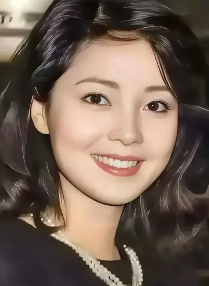 这才是中国史上绝代大美女，比朱琳还美多少倍，纯素颜，天然大美女，清水出芙蓉，天然