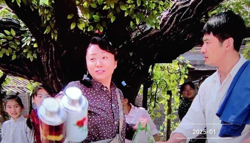 热播的电视剧《工人大院》追剧到第13集了，越看越感觉郭晓冬扮演的这个陆师傅有点儿